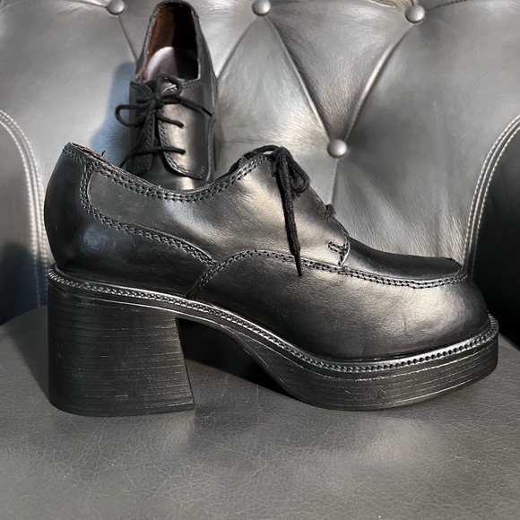 Vintage Steve Madden chunky leather lace up platforms (8) - Picture 5 of 12